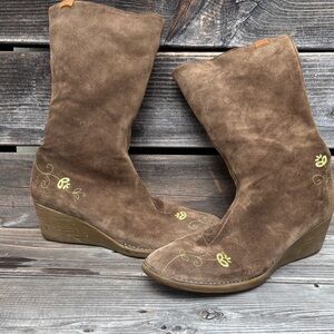 Camper Brown Suede Wedge Boots with Embroidery